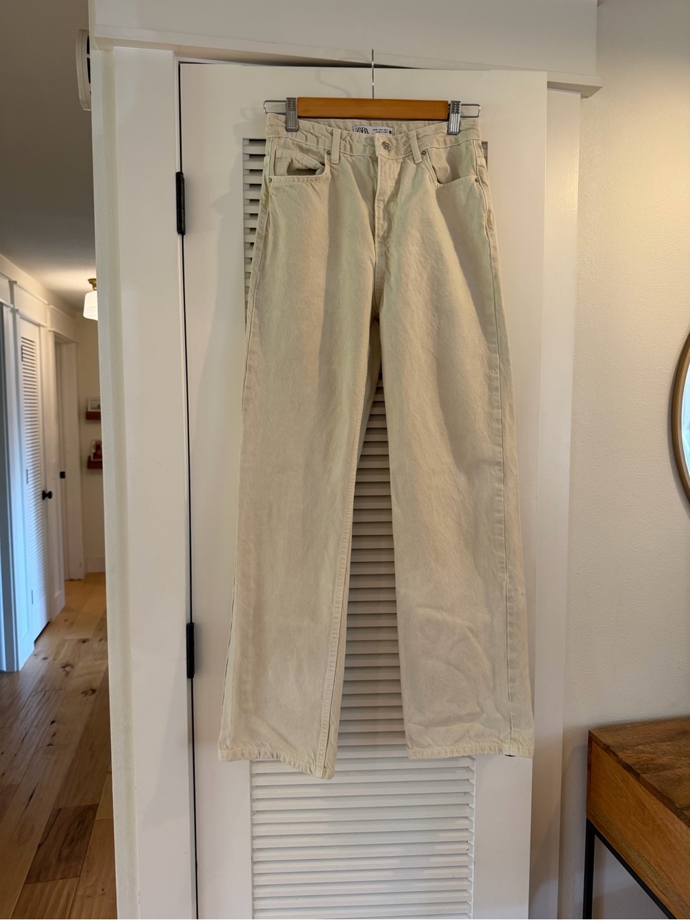 Zara Men's Straight Jeans in Light Beige